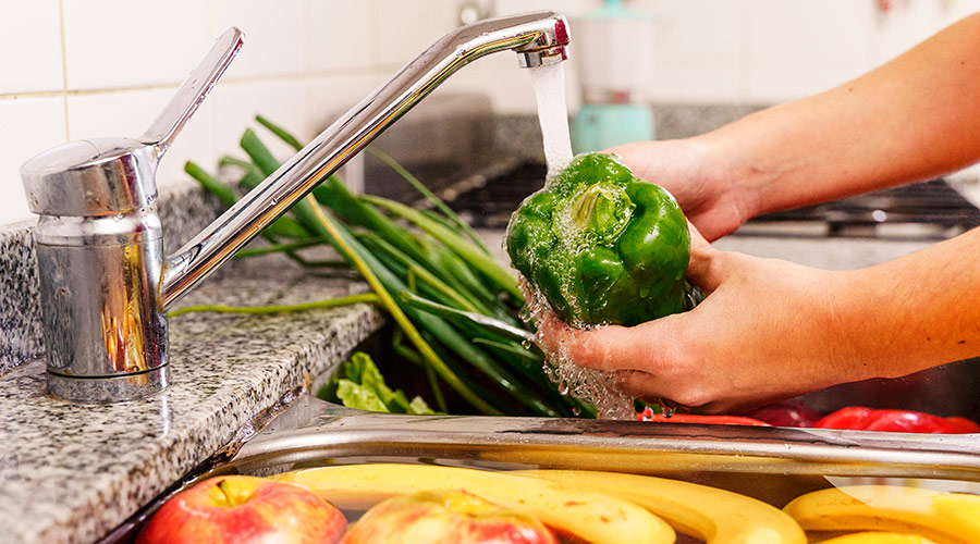 Higienize frutas e verduras antes do armazenamento